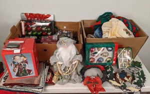 lot 73 image: Assorted Christmas Decorations and Linens