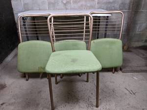 lot 85 image: Set of (4) Vintage Folding Chairs, Green Cushion