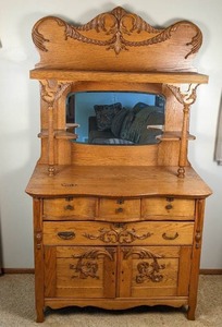 lot 5 image: Beautiful Large Carved Wooden Chest of Drawers with Mirror