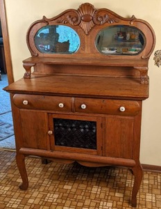 lot 6 image: Unique Vintage Wooden Buffet