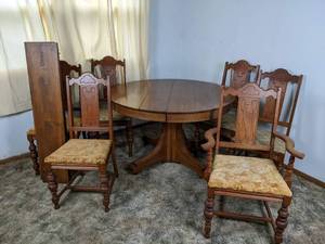 lot 8 image: Vintage Dining Room Set Table with 3 Leaves and 6 Chairs