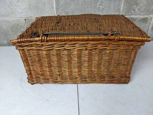 lot 127 image: Vintage Wicker Basket with Hinged Lid