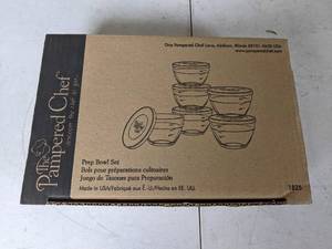 lot 124 image: Pampered Chef 6 Piece Prep Bowl Set with Lids