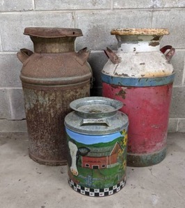 lot 45 image: Set of 3 Vintage Milk Jugs