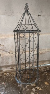 lot 139 image: Decorative Metal Cage