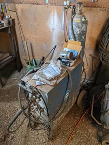 lot 14 image: Miller Millermatic 200 Constant Potential DC ARC Welder Power Source and Wire ControlFeeder System w Arigas Carbon Dioxide Tank