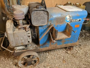 lot 4 image: Miller Portable ACDC Welding Generator