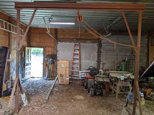 lot 10 image: Engine Lift with Large Frame