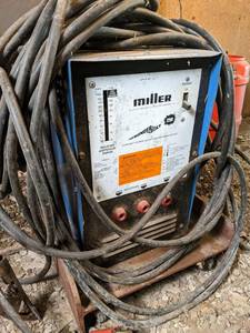 lot 152 image: Miller Thunderbolt JA-21 225V Welder & Stand