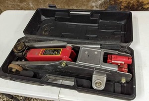 lot 141 image: Larin Hydraulic Floor Jack wCase