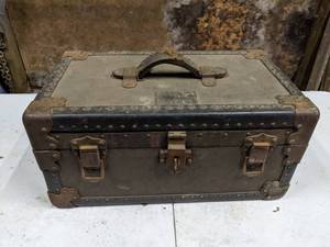 lot 179 image: Vintage Wood Storage Trunk