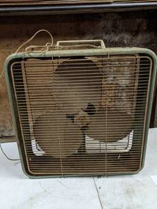 lot 161 image: Vintage Portable Box Fan