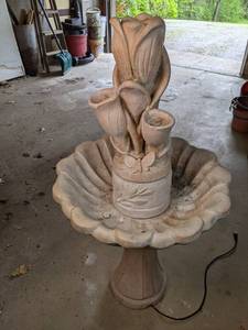 lot 194 image: Floral Outdoor Fountain