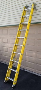 lot 47 image: Keller 20 Fiberglass Extension Ladder