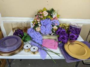 lot 165 image: Collection of Gold and Purple Themed Decorations Plates, Ribbons, Platter, Wreath, Floral Arrangements and More