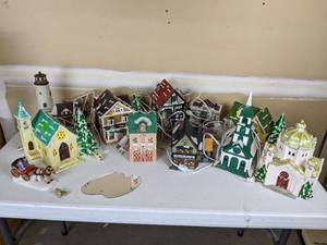 lot 171 image: Vintage Collection of (10) Christmas Village Buildings