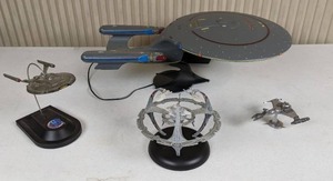 lot 35 image: Total Awesomeness Collection of 4 Star Trek Models Klingon Vorcha, Deep Space 9, Enterprise, USS Voyager