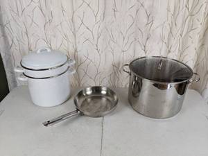 lot 153 image: Assortment of White 3-Piece Multiuse Pot, Leyse 10-Inch Skillet Frying Pan and a Stock Pot