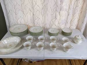 lot 157 image: Large Vintage Collection of Noritake Ivory China 7210 Debut Salad Plates, Dinner Plates, Saucers, Tea Cups and More