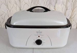 lot 56 image: Rival 20 Quart Electric Roaster Oven