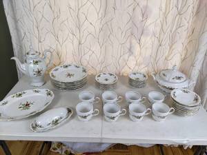 lot 161 image: Large Vintage Collection of Johann Haviland Traditions Fine China Moss Rose Coffee Pot & Lid, Covered Butter Dish, Dinner Plates, Saucers, Tea Cups and More