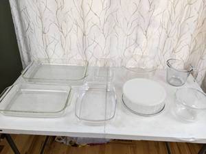 lot 154 image: Collection of Pyrex, King Ware and Art Cuisine Casserole Dishes, Bowls and More