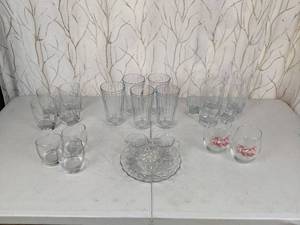 lot 91 image: Gorgeous 20-Piece Assorted Glassware