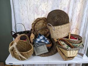 lot 97 image: Assorted Wicker Baskets