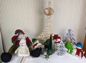 lot 65 image: Christmas Lot Yankee Candle, Decorative Christmas Trees, Snowmen and More