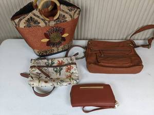 lot 155 image: Collection of (4) Hand Wallets and Shoulder Bags Steve Madden, Dana Buchman, Bueno and Other