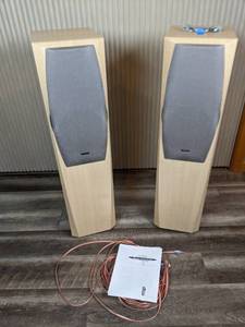 lot 7 image: Pair of Infinity Interlude Speaker Systems IL40