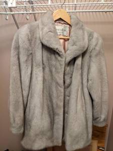 lot 206 image: Vintage Ribnick Furs Luxury Mink Coat, Womens Size Large