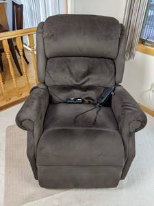 lot 12 image: UltraComfort Power Lift and Recline Zero Gravity Chair