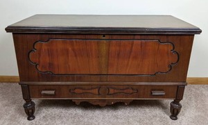 lot 35 image: Vintage Charming Red Cedar Chest