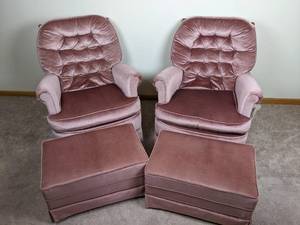 lot 175 image: Charming Set of (2) Pink Velvet Armchairs and Ottomans