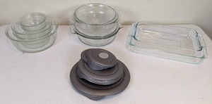 lot 146 image: Great 10 Piece Glass Storage Container Set with Lids and 6 Piece Pyrex Glass Bakeware