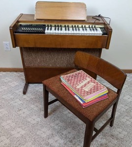 lot 14 image: Vintage Orcoa Concert Symphony Organ with Music Books and Bench