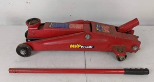 lot 31 image: 3-Ton MVP Pro-Lift Floor Jack