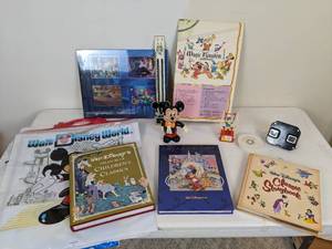 lot 100 image: Vintage Disney Assortment
