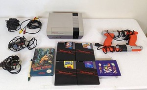 lot 108 image: Vintage 1985 Nintendo Entertainment System