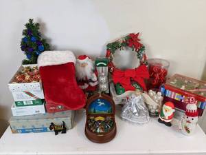 lot 112 image: Assorted Christmas Decorations