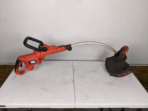 lot 189 image: Black & Decker GH3000 Electric String Trimmer