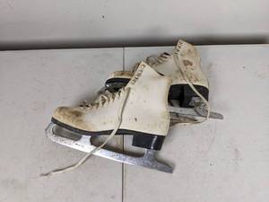 lot 181 image: Vintage Bauer Icm Astra Figure Ice Skates, Size 10