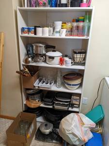 lot 176 image: Large Assortment of Kitchenware Mugs, Cups, Glasses, Pots, Fry Pans, Baking Pans, Bowls, Forks, Knifes, Spoons and Much More