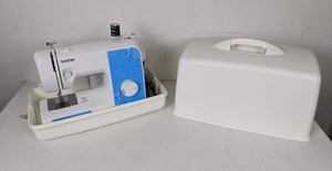 lot 136 image: Brother LX2500 Compact and Lightweight Sewing and Mending Machine wCarrying Case