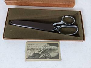 lot 156 image: NEW Pair of Gingher Knife Edge Scissors