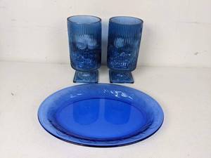 lot 200 image: Gorgeous Twin Blue Glass Vases and Platter