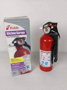 lot 197 image: Kidde KitchenGarage Fire Extinguisher, 5-BC Rated
