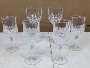 lot 176 image: Set of 4 Longchamps Wine Glasses and Pair of Glasses from Marquis by Waterford