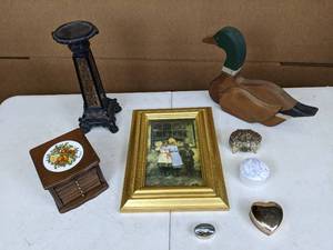 lot 239 image: Mixed Lot of Home Decor, Trinket Boxes, Rosaries and More